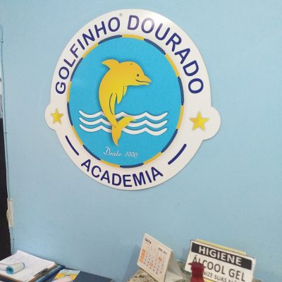 PLACA EM POLIETILENO ADESIVADA